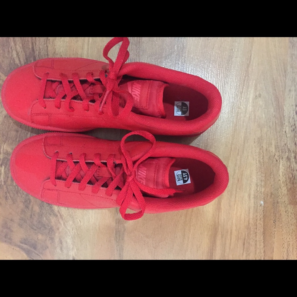 Nike boys red sneakers